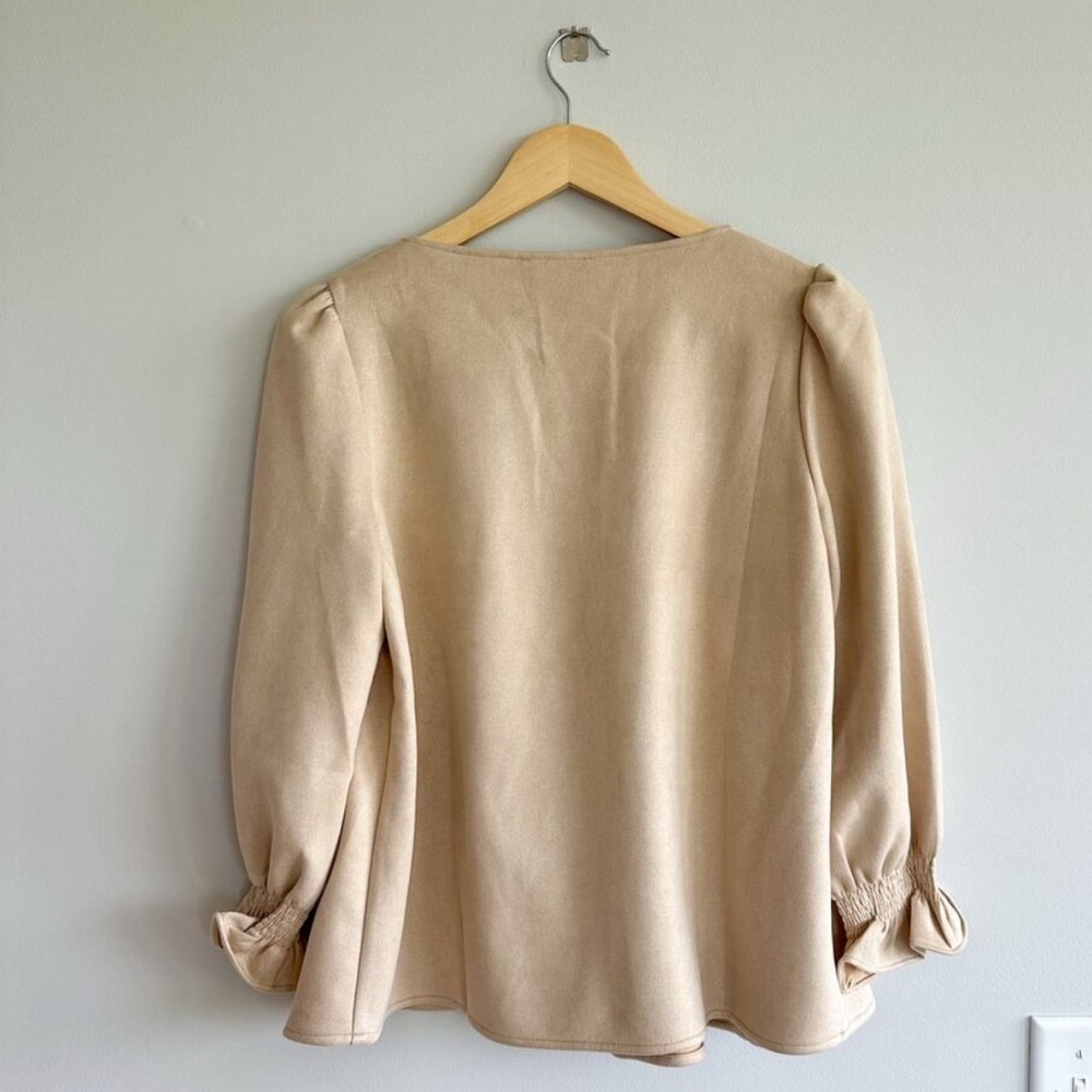 Tuckernuck Easton V-Neck Ruffles 3/4 Sleeve Top Shirt Suede Top Shirt Blouse M - Picture 13 of 15
